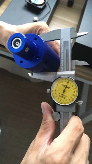 Máy cắt siêu âm cầm tay hoặc hỗ trợ bởi robot